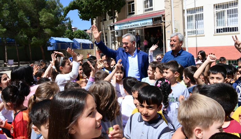 “Yavrularımıza Daha Yaşanabilir Bir Şehir Bırakmak İçin Gayret Ediyoruz”