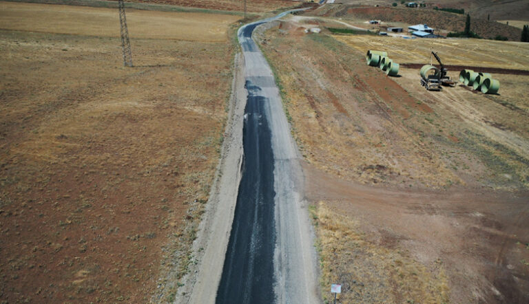 Afşin’de Kırsal Mahallelerin Yolları Yenileniyor