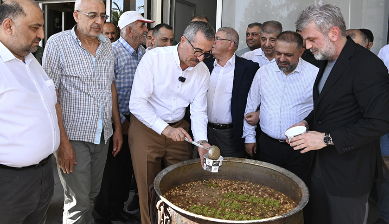 Güngör, Binevler Uzun Çarşı’da Vatandaşlara Aşure İkram Etti