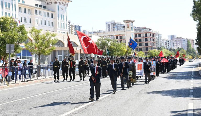Kahramanmaraş’ta Zafer Bayramı’nın 101. Yılı Kutlandı
