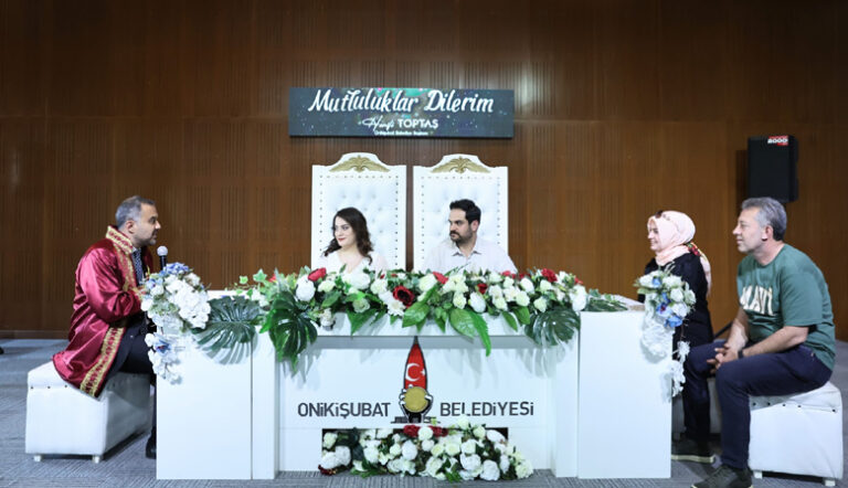 Başkan Hanifi Toptaş, ilk nikahı kıydı