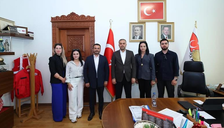 Oxford Yabancı Dil Kursu’ndan Onikişubat Belediye Başkanı Hanifi Toptaş’a Ziyaret