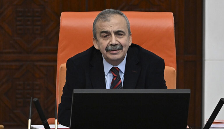Sırrı Süreyya Önder hayatını kaybetti