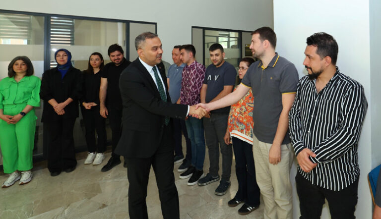 Başkan Hanifi Toptaş, belediye personeliyle bayramlaştı