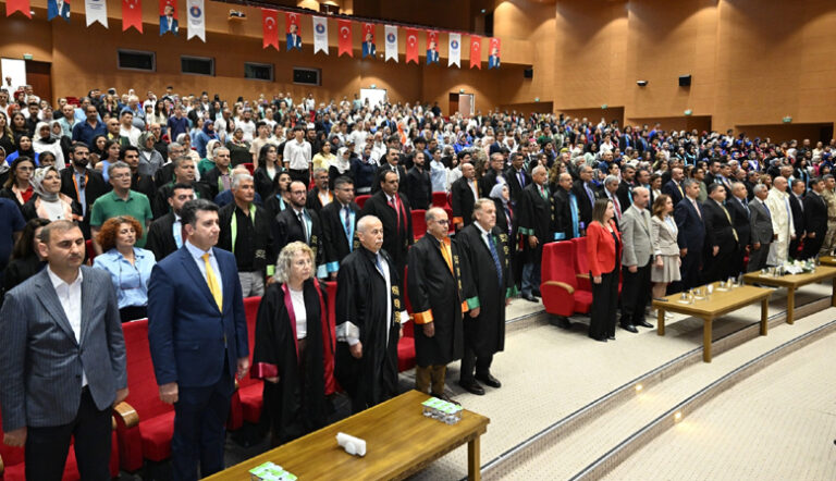 Kahramanmaraş Sütçü İmam Üniversitesinde Mezuniyet Coşkusu