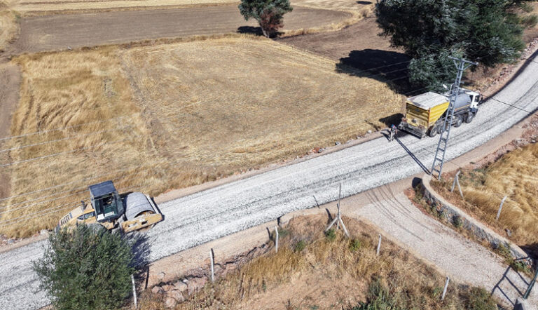Afşin’de Kırsal Mahallelerin Ulaşımı İyileştiriliyor