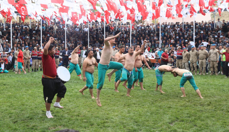 GELENEKSEL BERTİZ BAYDEMİRLİ KISA ŞALVAR GÜREŞ FESTİVALİ COŞKUYLA GERÇEKLEŞTİRİLDİ