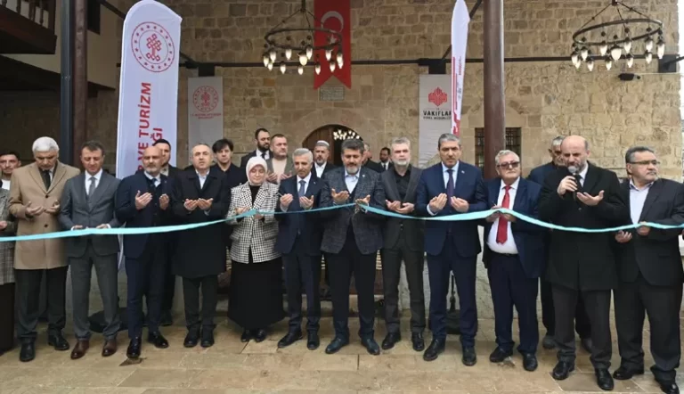 Depremde Ağır Hasar Alan Duraklı Camii, Yeniden İbadete Açıldı