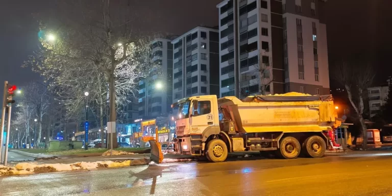 Kahramanmaraş’ta Ekipler Kar Yağışına Karşı Teyakkuzda