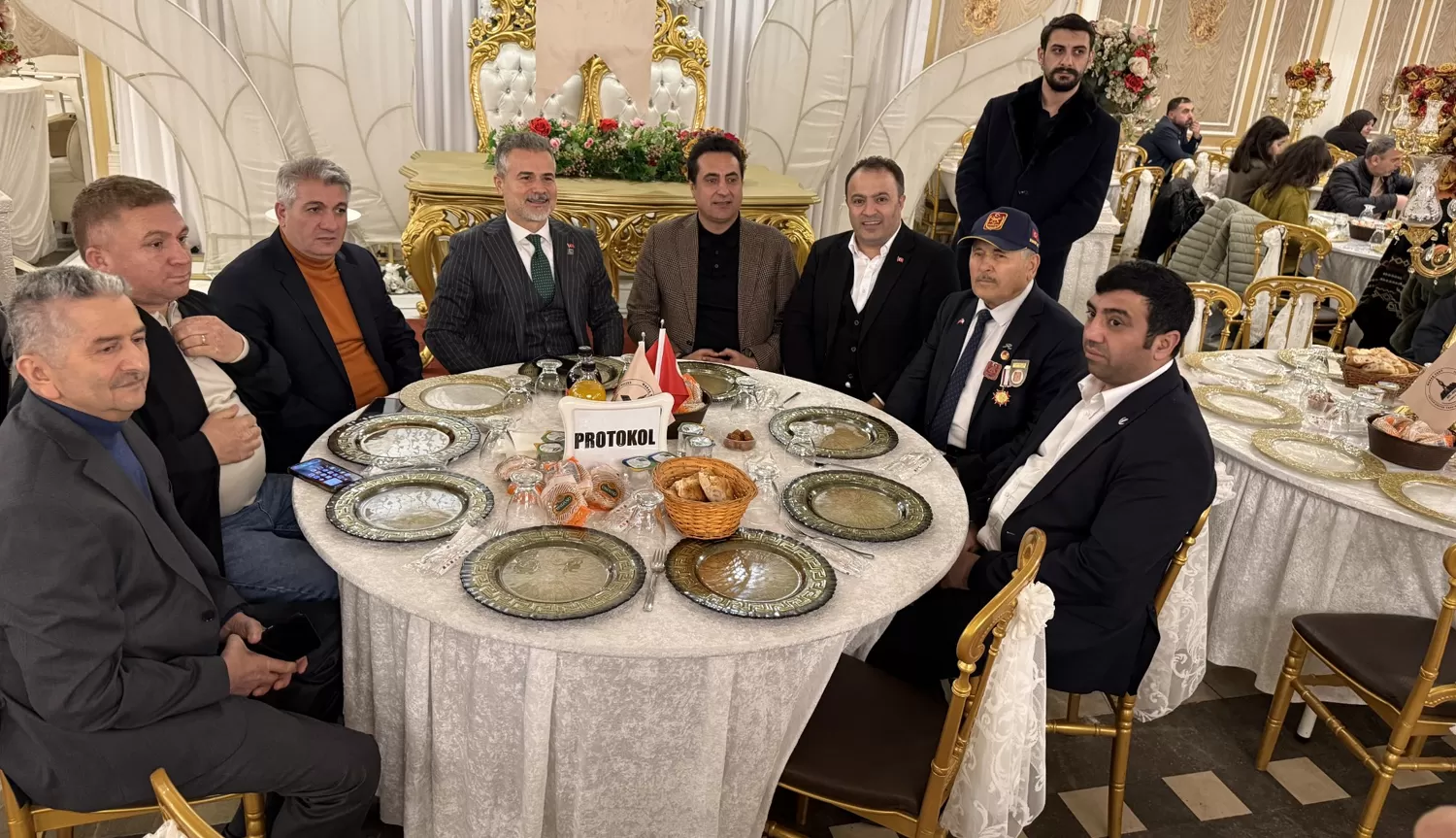 MARAŞYURT DERNEĞİ İKİ BİN KİŞİYLE ORUÇ AÇTI