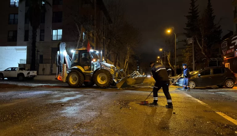 Şiddetli Yağışa Karşı Büyükşehir Tüm Birimleriyle Sahada