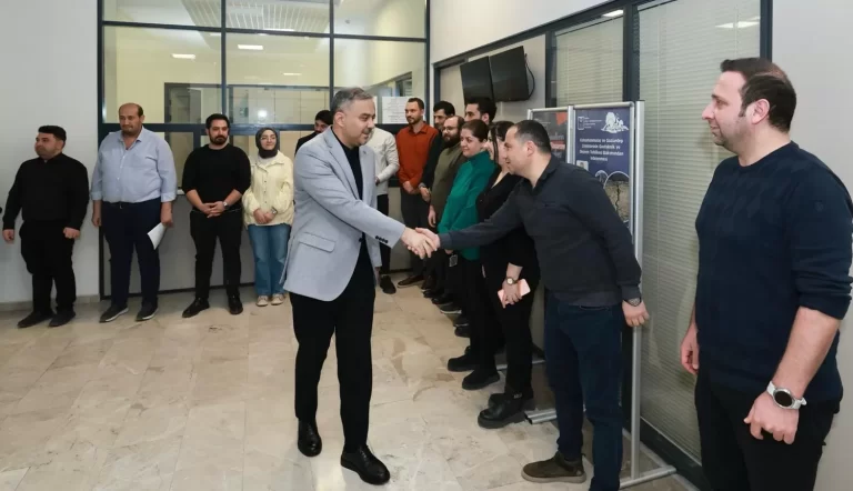 Başkan Toptaş, belediye personeliyle bayramlaştı