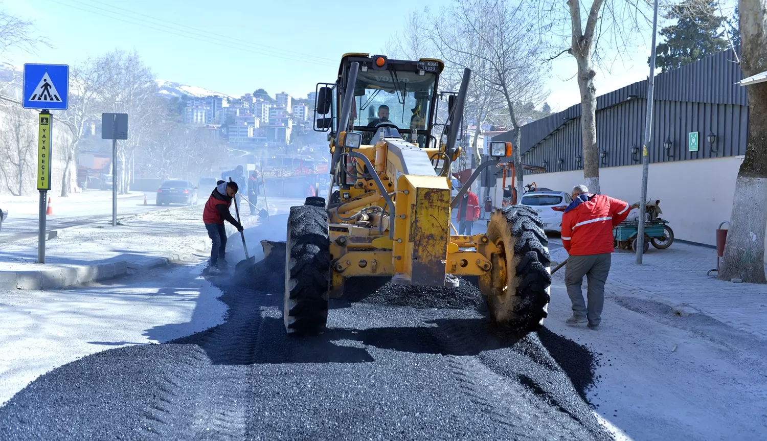 Büyükşehir’den Dulkadiroğlu’nda Sürüş Konforu İçin asfalt çalışması