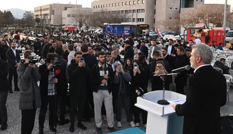 “Her Çalışmamızın Merkezine Gençlerimizi Alıyoruz”