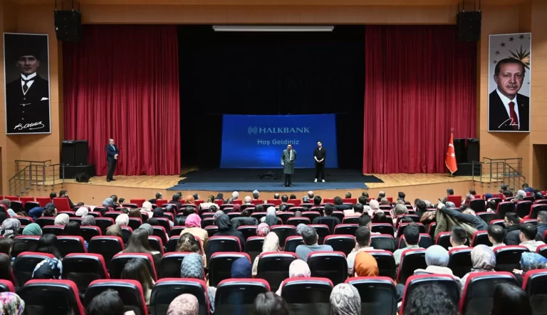 KSÜ’de “Firavunla Yüz Yüze” Adlı Tiyatro Oyunu Sahnelendi