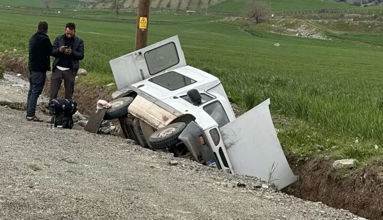 Kahramanmaraş’ta Direksiyon Hakimiyetini Kaybeden Sürücü Kaza Yaptı