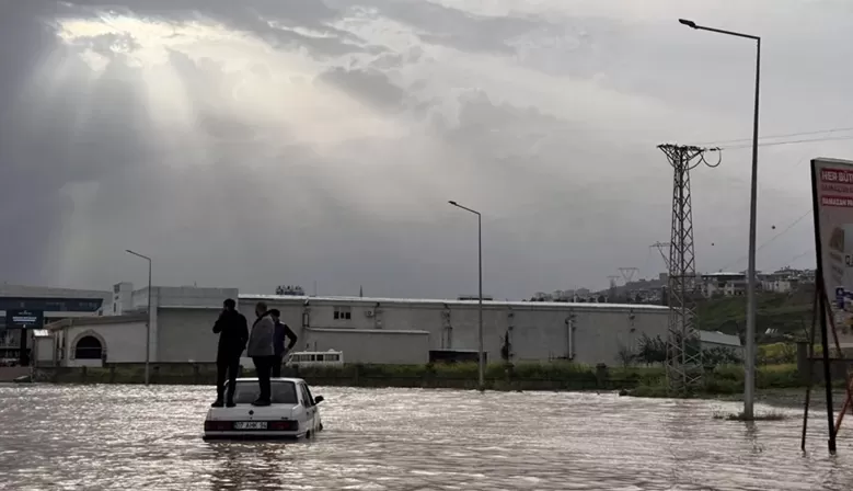 Kahramanmaraş’ta yağış hayatı felç etti