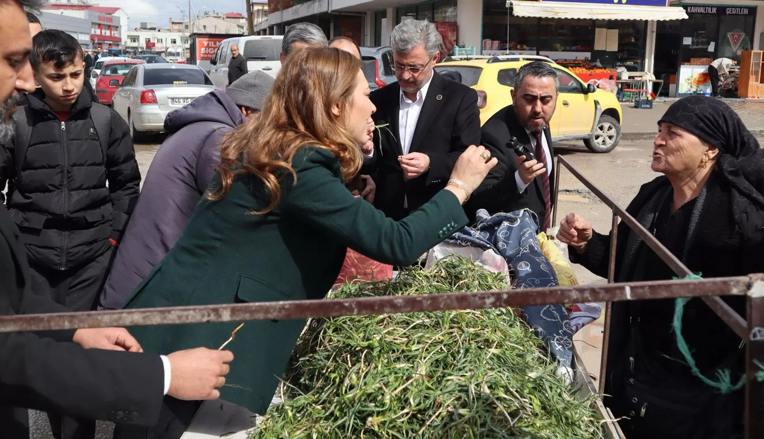 MİLLETVEKİLİ KARAKOÇ, SAHADAN BAKANLIKLARA UZANAN YOĞUN TEMAS TRAFİĞİ YÜRÜTTÜ