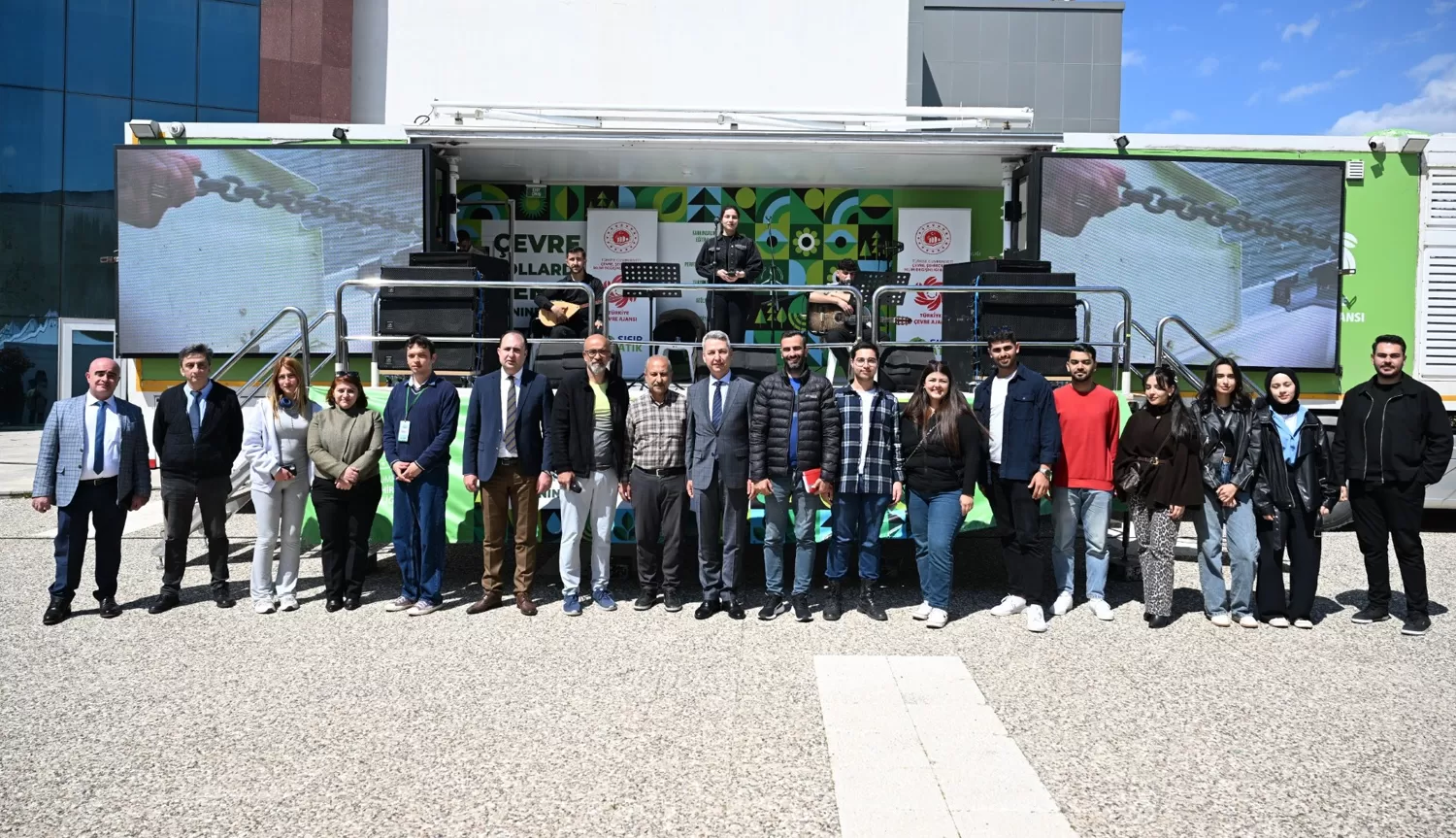 Rektör Okumuş, Yeşil Kampüs Festivalinde Stantları İnceledi