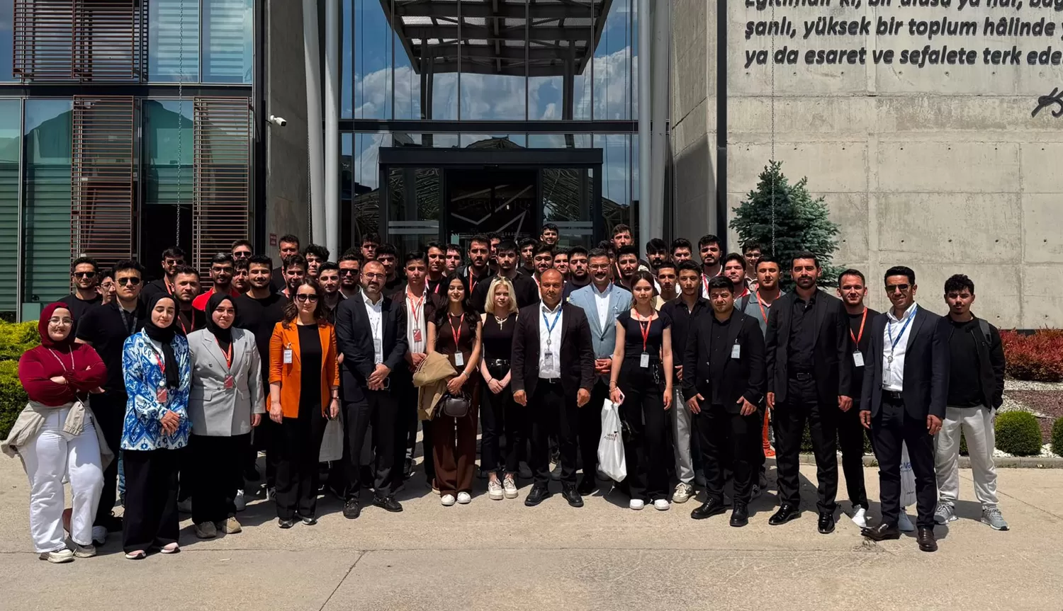 Airbus-TUSAŞ Havacılık MYO Öğrencilerimizin TUSAŞ’taki Uygulamalı Eğitimleri Yerinde İncelendi