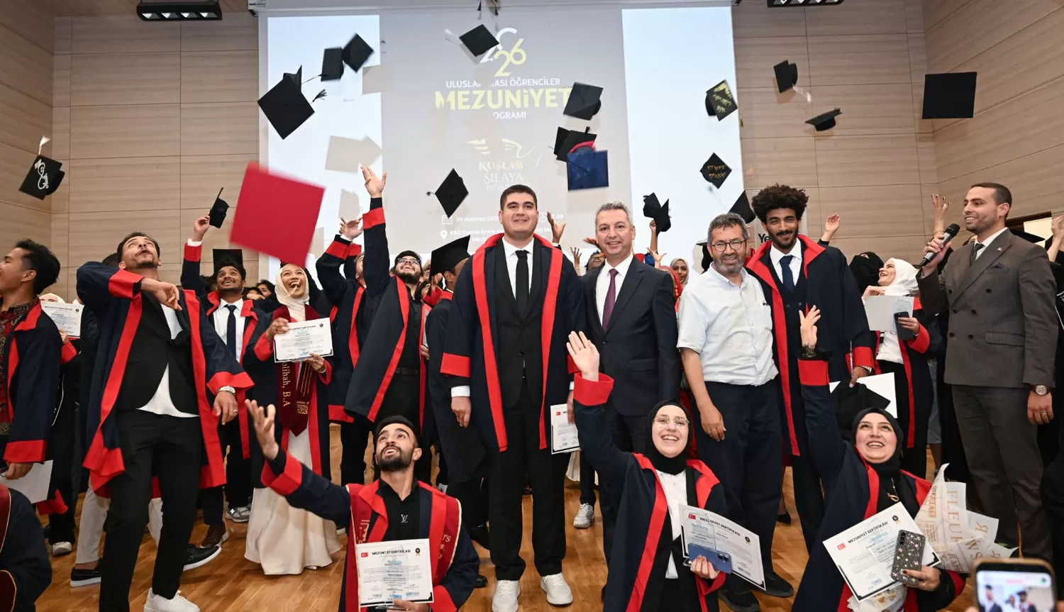 Uluslararası Öğrenciler Mezuniyet Coşkusunda Buluştu