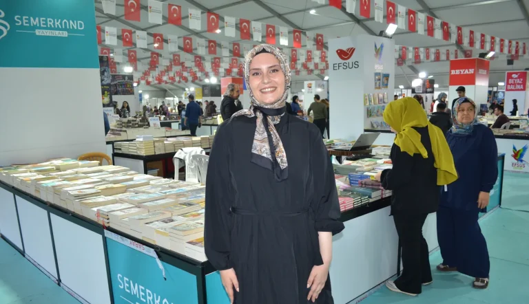 Genç Yazar Kübra Yaren Ünaldı, Kahramanmaraş Kitap Fuarı’nda Okurlarıyla Buluştu